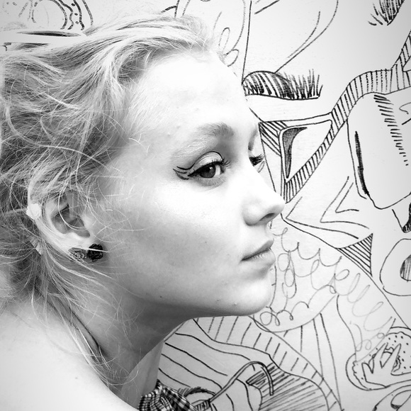 Meet your Posher, Kristen - Picture 1 of 1